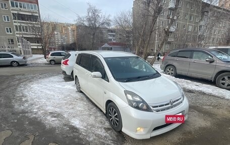 Toyota ISis I, 2011 год, 1 300 000 рублей, 22 фотография