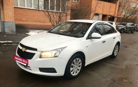 Chevrolet Cruze II, 2010 год, 690 000 рублей, 3 фотография