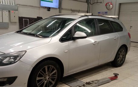 Opel Astra J, 2013 год, 630 000 рублей, 1 фотография