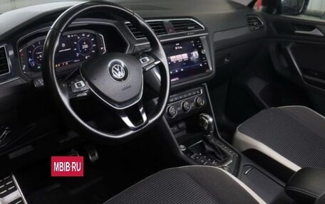 Volkswagen Tiguan II, 2019 год, 2 650 000 рублей, 4 фотография
