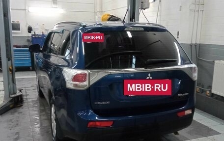 Mitsubishi Outlander III рестайлинг 3, 2014 год, 1 329 000 рублей, 4 фотография