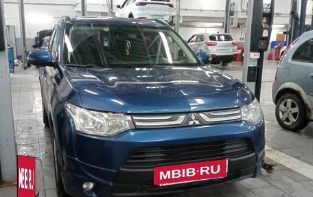 Mitsubishi Outlander III рестайлинг 3, 2014 год, 1 329 000 рублей, 2 фотография