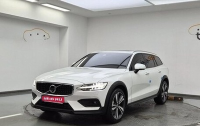 Volvo V60 Cross Country II, 2021 год, 3 880 000 рублей, 1 фотография