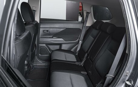 Mitsubishi Outlander III рестайлинг 3, 2018 год, 2 324 000 рублей, 9 фотография