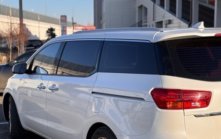 KIA Carnival III, 2019 год, 2 650 000 рублей, 24 фотография