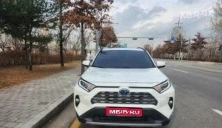 Toyota RAV4, 2021 год, 2 715 000 рублей, 1 фотография