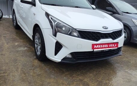 KIA Rio IV, 2021 год, 1 750 000 рублей, 2 фотография