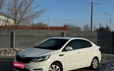 KIA Rio III рестайлинг, 2016 год, 939 000 рублей, 2 фотография