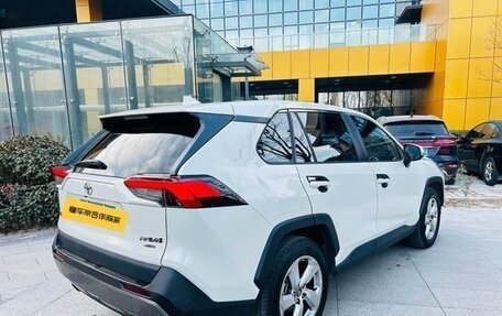 Toyota RAV4, 2020 год, 2 550 000 рублей, 4 фотография