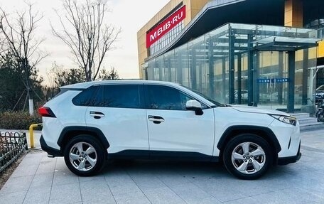 Toyota RAV4, 2020 год, 2 550 000 рублей, 5 фотография