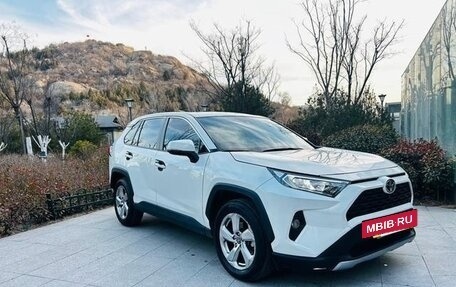 Toyota RAV4, 2020 год, 2 550 000 рублей, 3 фотография