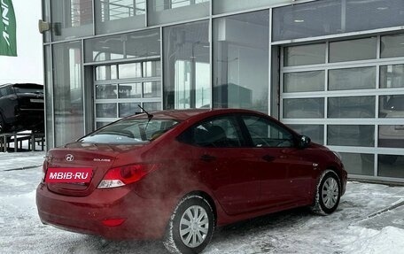 Hyundai Solaris II рестайлинг, 2012 год, 800 000 рублей, 4 фотография