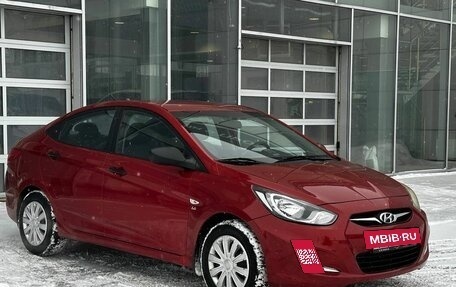 Hyundai Solaris II рестайлинг, 2012 год, 800 000 рублей, 3 фотография