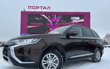 Mitsubishi Outlander III рестайлинг 3, 2022 год, 2 880 000 рублей, 1 фотография