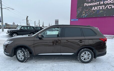 Mitsubishi Outlander III рестайлинг 3, 2022 год, 2 880 000 рублей, 2 фотография