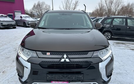 Mitsubishi Outlander III рестайлинг 3, 2022 год, 2 880 000 рублей, 8 фотография