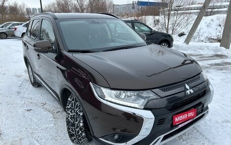 Mitsubishi Outlander III рестайлинг 3, 2022 год, 2 880 000 рублей, 7 фотография