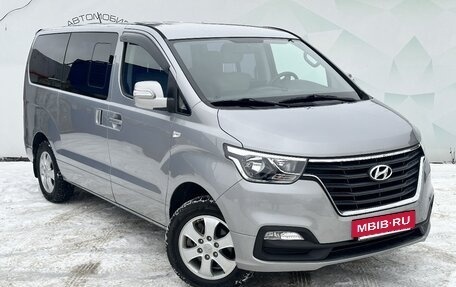 Hyundai Grand Starex Grand Starex I рестайлинг 2, 2019 год, 3 850 000 рублей, 3 фотография