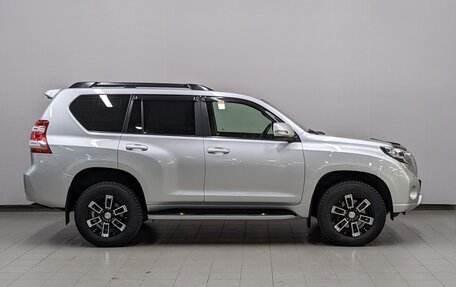 Toyota Land Cruiser Prado 150 рестайлинг 2, 2015 год, 3 140 000 рублей, 4 фотография