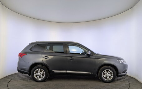 Mitsubishi Outlander III рестайлинг 3, 2019 год, 2 390 000 рублей, 4 фотография