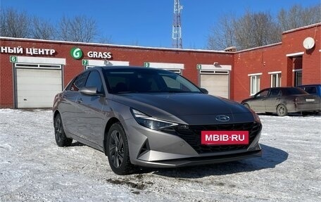 Hyundai Elantra, 2021 год, 2 350 000 рублей, 2 фотография