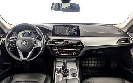 BMW 5 серия, 2019 год, 3 275 000 рублей, 14 фотография