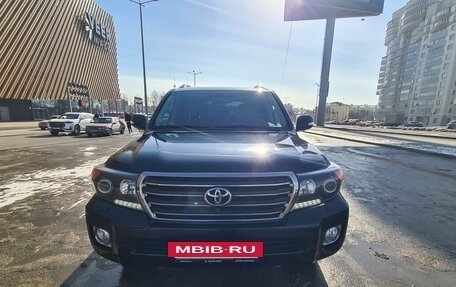 Toyota Land Cruiser 200, 2015 год, 5 850 000 рублей, 2 фотография