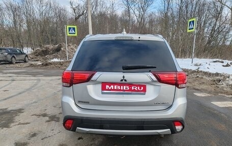 Mitsubishi Outlander III рестайлинг 3, 2016 год, 2 099 000 рублей, 7 фотография