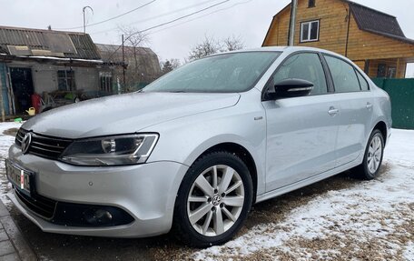 Volkswagen Jetta VI, 2013 год, 1 090 000 рублей, 1 фотография