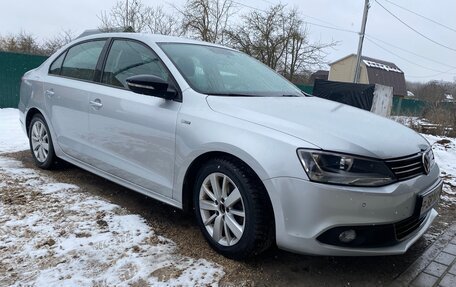 Volkswagen Jetta VI, 2013 год, 1 090 000 рублей, 2 фотография