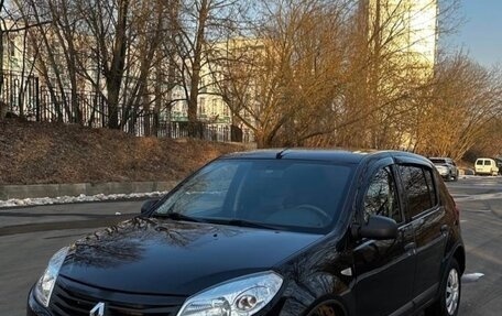 Renault Sandero I, 2013 год, 800 000 рублей, 2 фотография