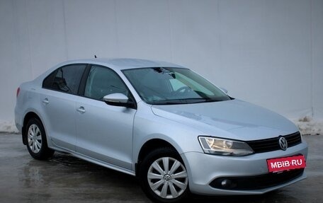 Volkswagen Jetta VI, 2013 год, 974 000 рублей, 3 фотография