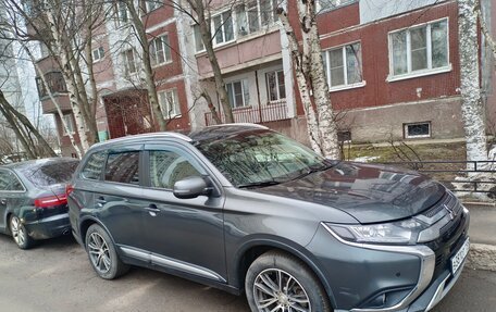 Mitsubishi Outlander III рестайлинг 3, 2019 год, 2 500 000 рублей, 7 фотография