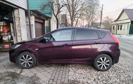 Hyundai Solaris II рестайлинг, 2011 год, 770 000 рублей, 2 фотография