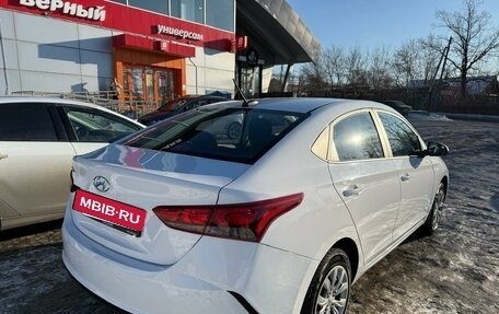 Hyundai Solaris II рестайлинг, 2021 год, 1 681 000 рублей, 5 фотография