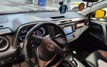 Toyota RAV4, 2015 год, 2 250 000 рублей, 10 фотография