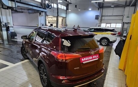 Toyota RAV4, 2015 год, 2 250 000 рублей, 11 фотография