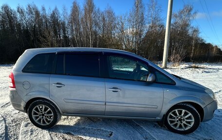 Opel Zafira B, 2010 год, 870 000 рублей, 3 фотография