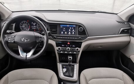 Hyundai Elantra VI рестайлинг, 2020 год, 1 700 000 рублей, 10 фотография