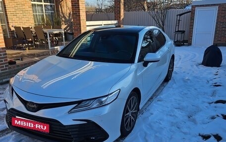 Toyota Camry, 2021 год, 3 730 000 рублей, 2 фотография