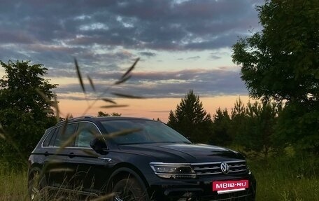 Volkswagen Tiguan II, 2018 год, 3 100 000 рублей, 2 фотография