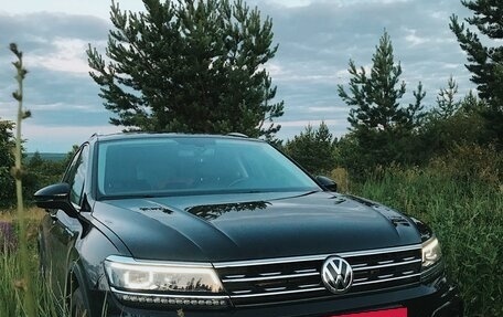 Volkswagen Tiguan II, 2018 год, 3 100 000 рублей, 3 фотография