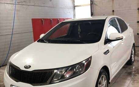 KIA Rio III рестайлинг, 2013 год, 1 100 000 рублей, 2 фотография