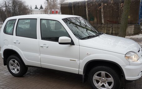 Chevrolet Niva I рестайлинг, 2017 год, 800 000 рублей, 4 фотография