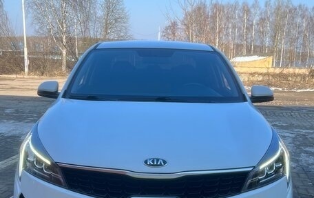 KIA Rio IV, 2020 год, 1 800 000 рублей, 2 фотография