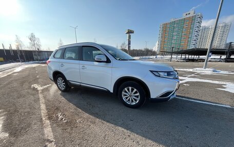 Mitsubishi Outlander III рестайлинг 3, 2017 год, 1 850 000 рублей, 4 фотография