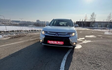 Mitsubishi Outlander III рестайлинг 3, 2017 год, 1 850 000 рублей, 5 фотография