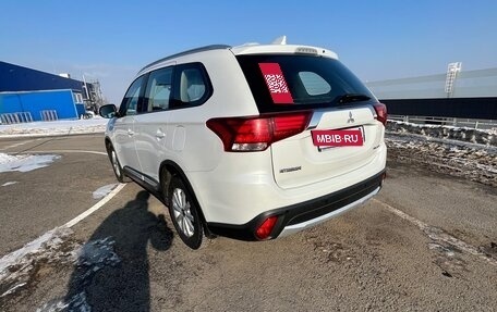 Mitsubishi Outlander III рестайлинг 3, 2017 год, 1 850 000 рублей, 19 фотография