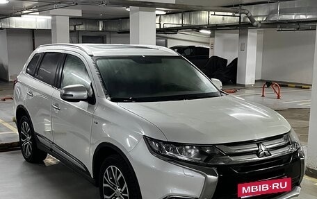 Mitsubishi Outlander III рестайлинг 3, 2015 год, 2 200 000 рублей, 2 фотография