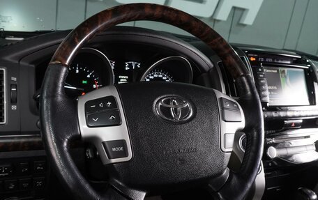 Toyota Land Cruiser 200, 2014 год, 4 999 000 рублей, 24 фотография